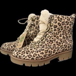 White Mountain leopard print suedette women’s size 8.5 lug sole bootie